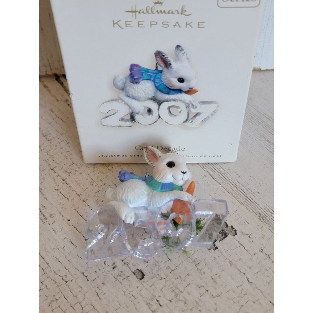 Hallmark 2007 cool decade ornament Xmas bunny rabbit winter